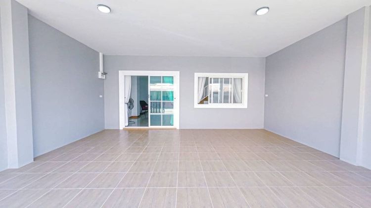 ไม่มี ขายทาวน์โฮม 2 ชั้น หมู่บ้านซันนี่โฮม สไตล์นอร์ดิก พร้อมเข้าอยู่ ทำเลทอง ติดถนนสุขประยูร ใกล้นิคมอมตะชลบุรี รูปที่ 3