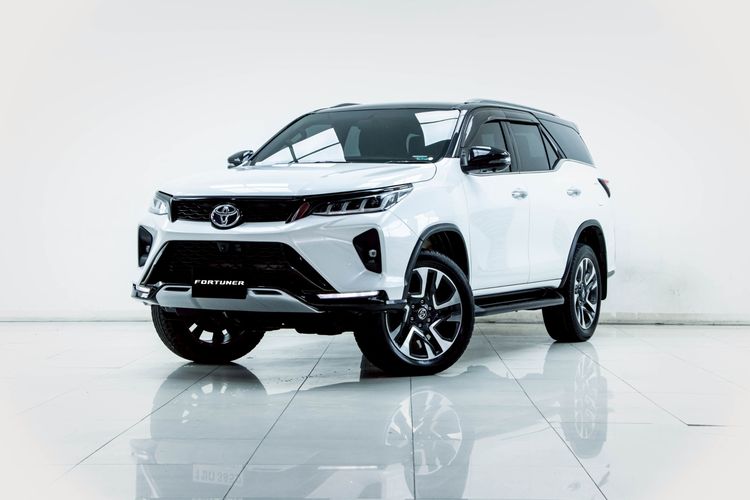 Toyota Fortuner 2020 2.4 Legender 4WD Utility-car ดีเซล ไม่ติดแก๊ส เกียร์อัตโนมัติ ขาว