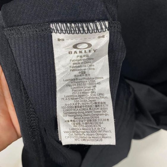เสื้อยืด OAKLEY แท้ 💯 size L ขนาด อก 21 ยาว 27.5 นิ้ว สภาพใหม่มาก ทรงสวย เนื้อผ้ายืดหยุ่นดีระบายอากาศดีมาก หายากน่าสะสมครับ รูปที่ 3