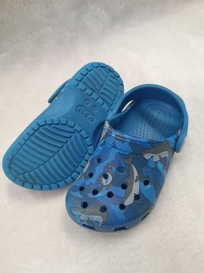Crocs แท้ Classic Shark สภาพดี SizeC8 15cm