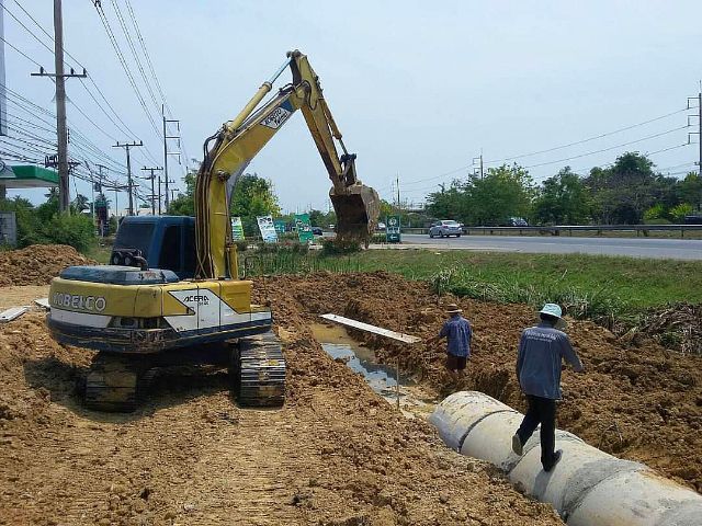 รับถมที่ ขุดบ่อ วางท่อ 