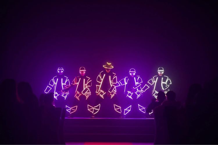 รับแสดงโชว์ neon hiphop ปารตี้