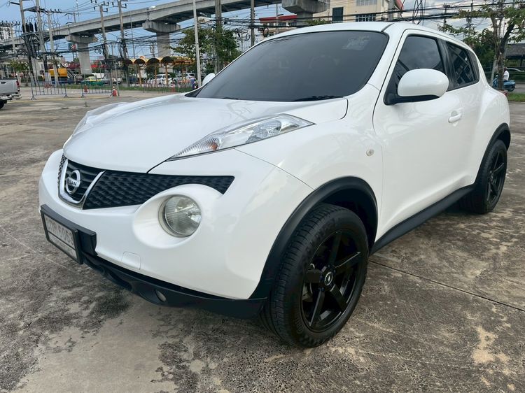 รถ Nissan Juke 1.6 E สี ขาว