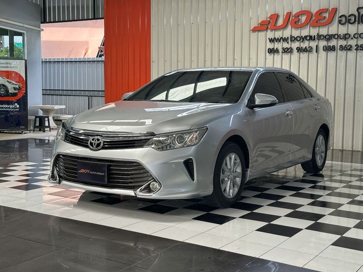 รถ Toyota Camry 2.0 G สี เงิน