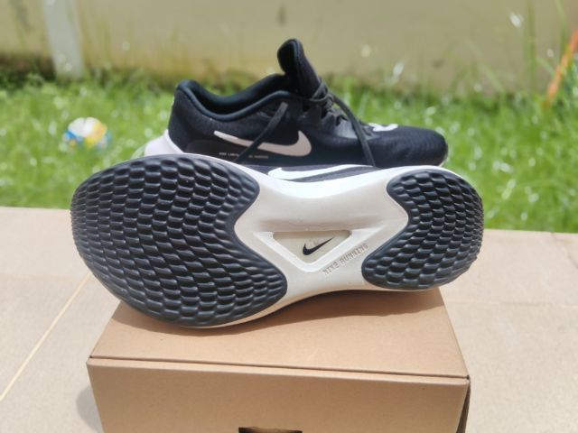 รองเท้าวิ่ง Nike พื้นเต็ม
