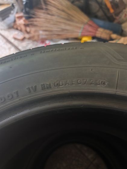 Bridgestone ขายยางรถยนต์บริดสโตน มือสอง 215 60 17 ปี 2023 ขายตามสภาพดังรูป มีปะสตรีม1เส้น นัดรับได้ที่ลาดพร้าว 101 กทม.