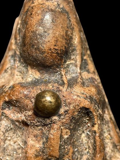 นางพญากรุวัดบ่อทองคำ พิษณุโลก พิมพ์เข่าโค้งฝังเม็ดแร่ทอง รูปที่ 6