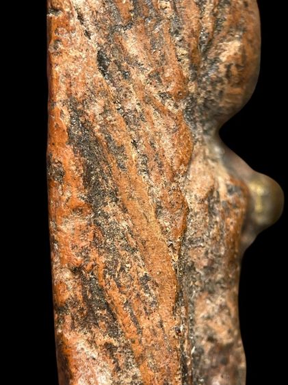 นางพญากรุวัดบ่อทองคำ พิษณุโลก พิมพ์เข่าโค้งฝังเม็ดแร่ทอง รูปที่ 9