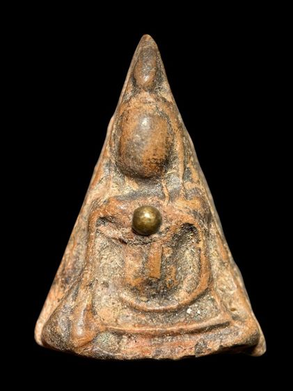 นางพญากรุวัดบ่อทองคำ พิษณุโลก พิมพ์เข่าโค้งฝังเม็ดแร่ทอง