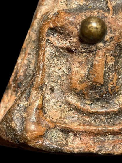 นางพญากรุวัดบ่อทองคำ พิษณุโลก พิมพ์เข่าโค้งฝังเม็ดแร่ทอง รูปที่ 7