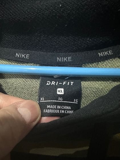 เสื้อสเวิ๊ตเตอร์(ฮู้ด)ลายคาโม่สีดำ แบรนด์ Nike รูปที่ 4