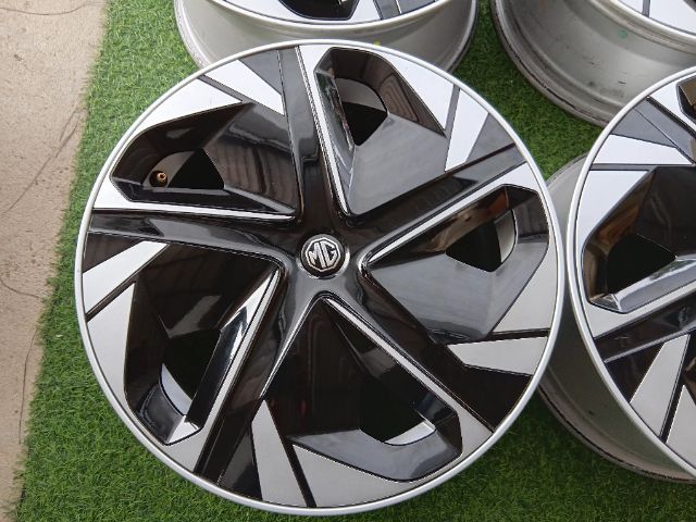 ล้อเดิม MG4 ขอบ17 5รู สภาพสวย รูปที่ 6