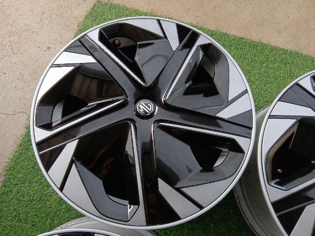 ล้อเดิม MG4 ขอบ17 5รู สภาพสวย รูปที่ 5