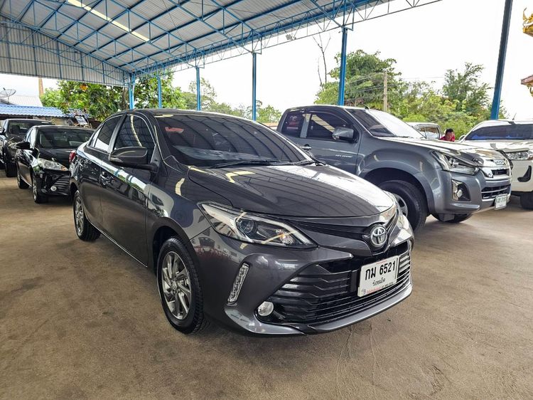 Toyota Vios 2022 1.5 Mid Sedan เบนซิน ไม่ติดแก๊ส เกียร์อัตโนมัติ เทา รูปที่ 2