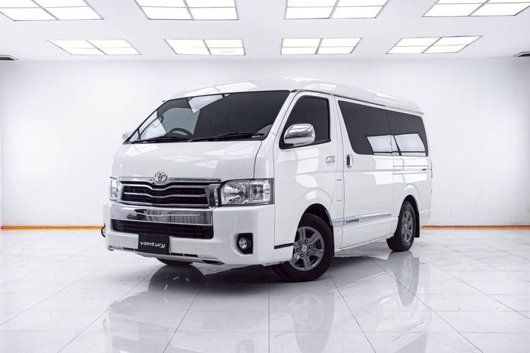 รถ Toyota Ventury 2.7 G สี ขาว