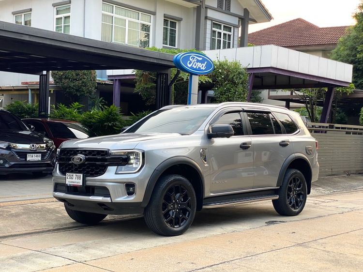 รถ Ford Everest 2.0 Titanium Plus สี บรอนซ์เงิน