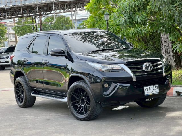รถ Toyota Fortuner 2.4 V 4WD สี ดำ