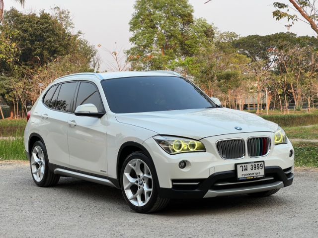 รถ BMW X1 2.0 sDrive18d xLine สี ขาว