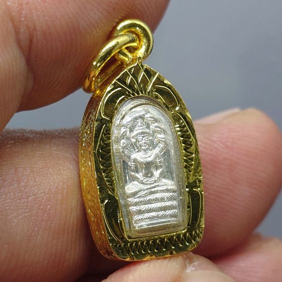 พระนาคปรกใบมะขาม เนื้อเงิน รุ่นเสาร์ ๕ ปี วัดระฆังโฆสิตาราม พ.ศ.2539 พร้อมเลี่ยมกรอบทองไมครอน รูปที่ 3