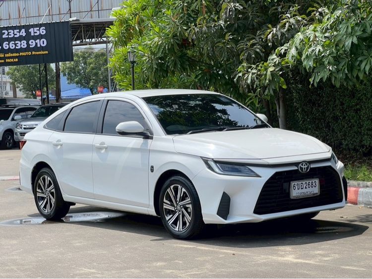 Toyota Yaris ATIV 2022 1.2 Smart Sedan เบนซิน เกียร์อัตโนมัติ ขาว รูปที่ 2