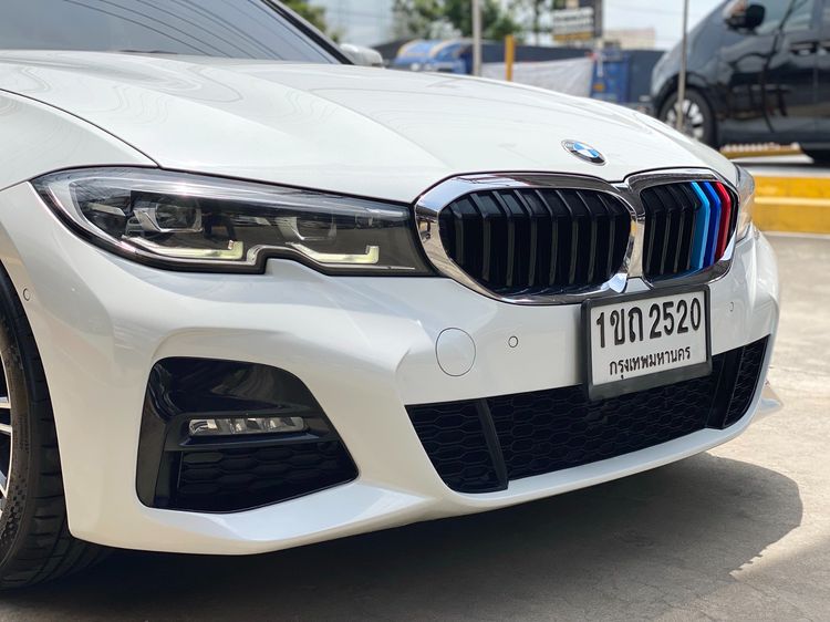 BMW Series 3 2021 320d Sedan ดีเซล ไม่ติดแก๊ส เกียร์อัตโนมัติ ขาว รูปที่ 2