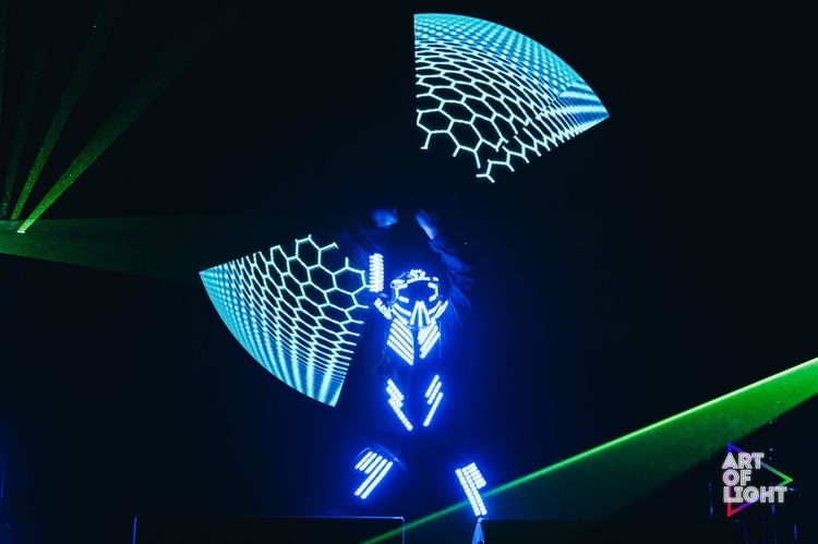 รับงานแสดงโชว์ LED คุมด้วยระบบซิงก์กับเพลงพร้อมกับอุปกรณ์สุดอลัง รูปที่ 4