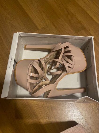 รองเท้าส้นสูง รูปที่ 8