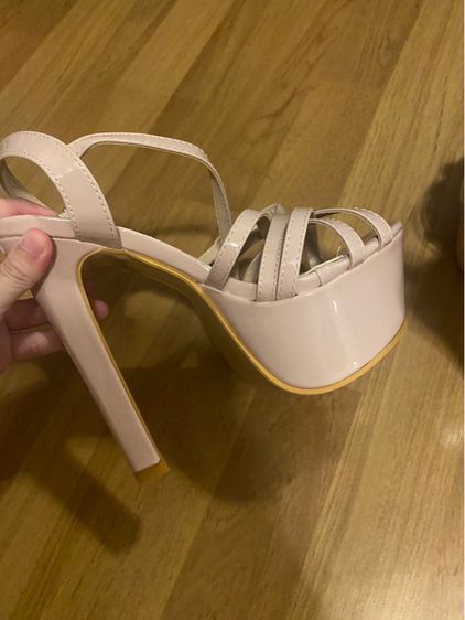 รองเท้าส้นสูง รูปที่ 4