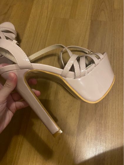 รองเท้าส้นสูง รูปที่ 5