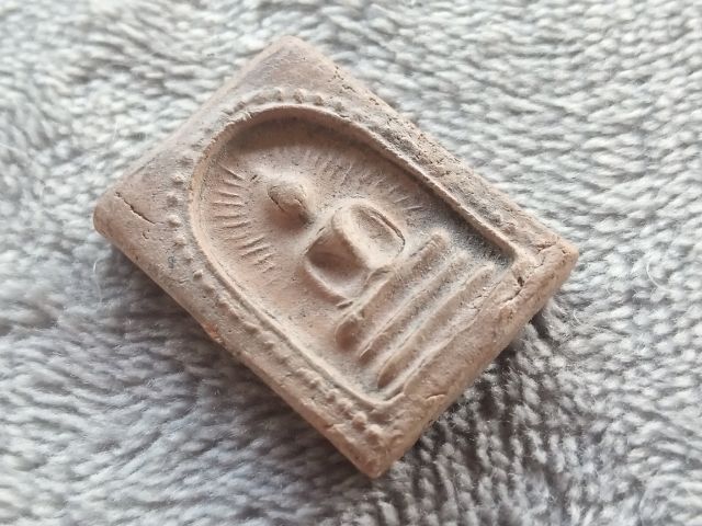 พระสมเด็จแหวกม่าน (วัดหนองอีดุก) รูปที่ 2