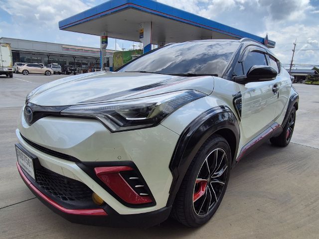 Toyota C-HR 2018 1.8 Hybrid Hi Utility-car ไฮบริด ขาว รูปที่ 3