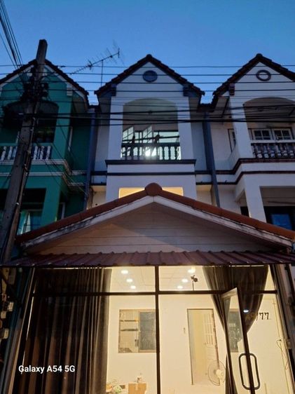 ตกแต่งครบ ขายทาวน์เฮ้าส์ 3 ชั้นราคาถูกพร้อมเฟอร์นิเจอร์เข้าอยู่ได้เลย รูปที่ 2