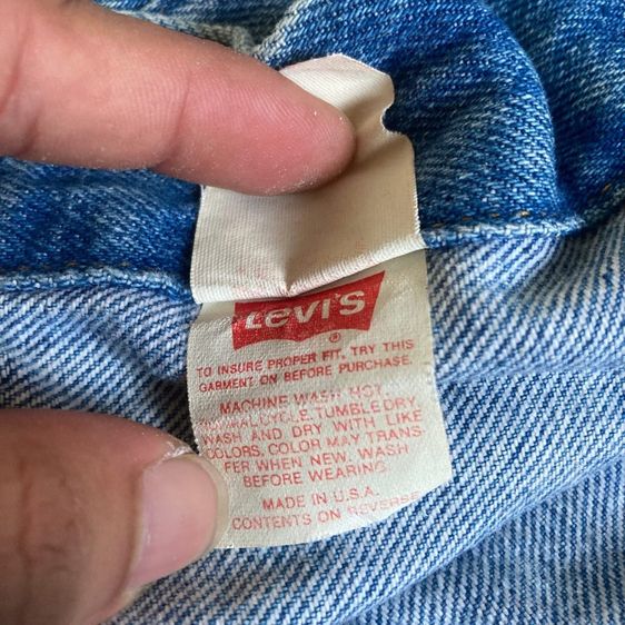 Levi s 90 hidden information Button 527 Denim Jacket USA 🇺🇸 แท้ 💯 size ขนาด อก 21.5 ยาว 26 แขน 24.5 นิ้ว สภาพดีสีเฟดสวย หายากน่าสะสมครับ รูปที่ 5