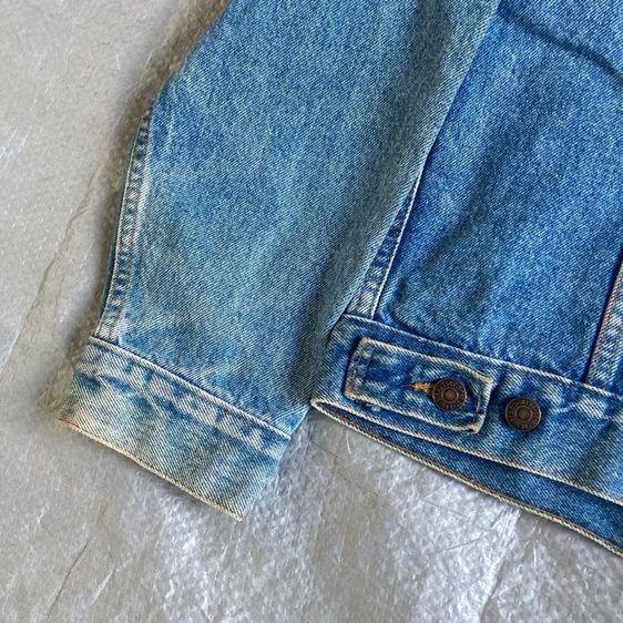 Levi s 90 hidden information Button 527 Denim Jacket USA 🇺🇸 แท้ 💯 size ขนาด อก 21.5 ยาว 26 แขน 24.5 นิ้ว สภาพดีสีเฟดสวย หายากน่าสะสมครับ รูปที่ 9