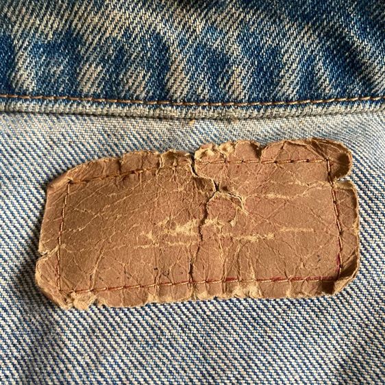 Levi’s 505 Jacket แคนาดา แท้ 💯 size วัดจริงขนาด อก 20 ยาว 24 ไหล่ 17 แขน 22.5 นิ้ว แซ็กดำ สภาพดีมาก สีเฟดสวย ดีเทลสวยหายากน่าสะสมครับ รูปที่ 7