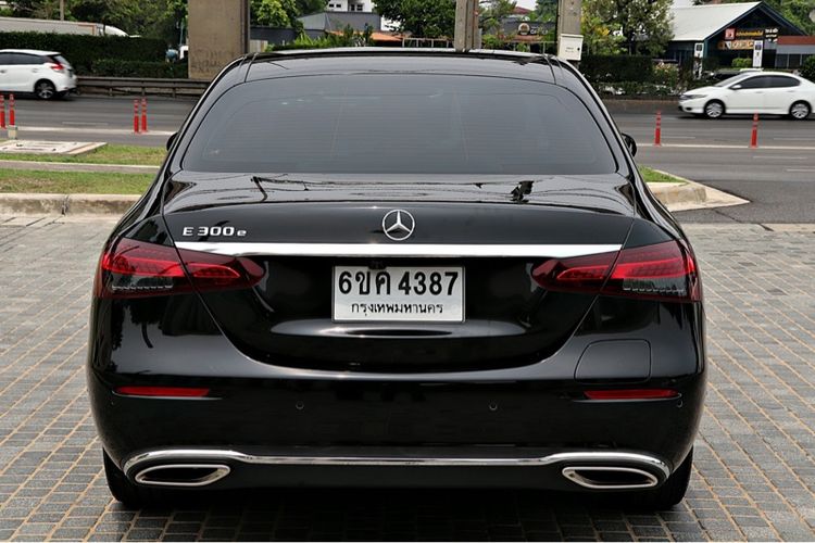 Mercedes-Benz E-Class 2023 E300e Sedan ปลั๊กอินไฮบริด (PHEV) เกียร์อัตโนมัติ ดำ รูปที่ 4