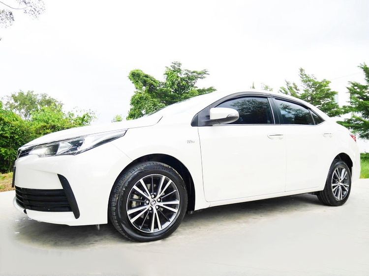รถ Toyota Altis 1.8 E สี ขาว