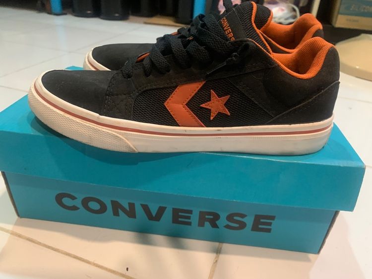 รองเท้า Converse