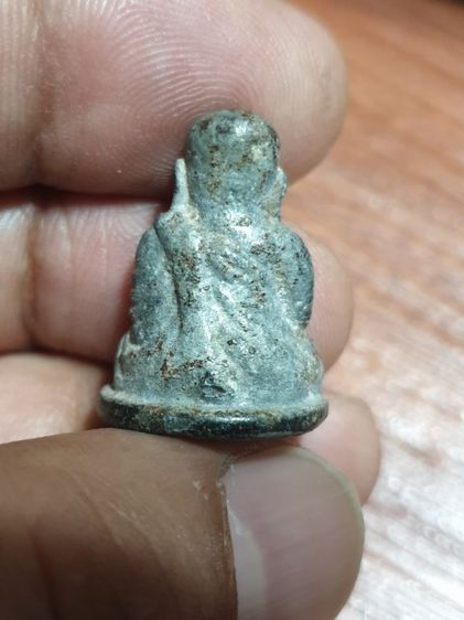 รูปหล่อหลวงพ่อเงิน เนื้อชินตะกั่ว ใต้ฐานฝังตะกรุดทองแดง สภาพ เก่าได้อายุ ไม่ทราบวัดและปีที่ออก รูปที่ 16