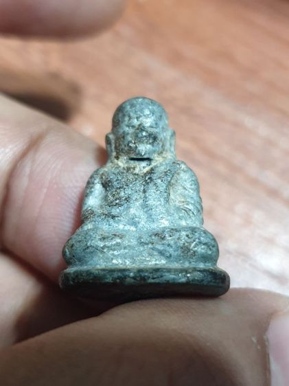 รูปหล่อหลวงพ่อเงิน เนื้อชินตะกั่ว ใต้ฐานฝังตะกรุดทองแดง สภาพ เก่าได้อายุ ไม่ทราบวัดและปีที่ออก รูปที่ 9