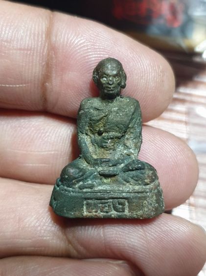 รูปหล่อรุ่นแรก หลวงพ่อทอง วัดบ้านกลึง นครราชสีมา ตอกโค๊ตใต้ฐาน ปี 38 สภาพผิวหิ้ง ไม่ผ่านการใช้ พระแท้ดูง่าย รูปที่ 8