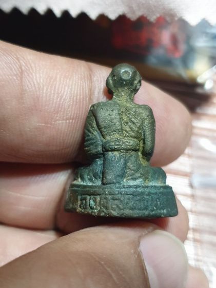 รูปหล่อรุ่นแรก หลวงพ่อทอง วัดบ้านกลึง นครราชสีมา ตอกโค๊ตใต้ฐาน ปี 38 สภาพผิวหิ้ง ไม่ผ่านการใช้ พระแท้ดูง่าย รูปที่ 6