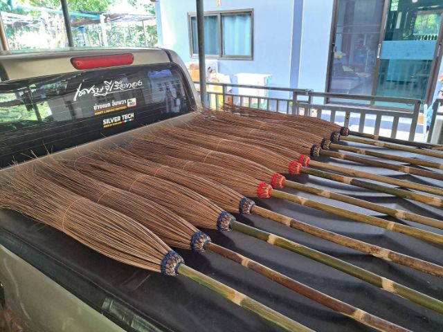 ไม้กวาดทางมะพร้าวด้ามยาว (อย่างหนาจัมโบ้) รูปที่ 4