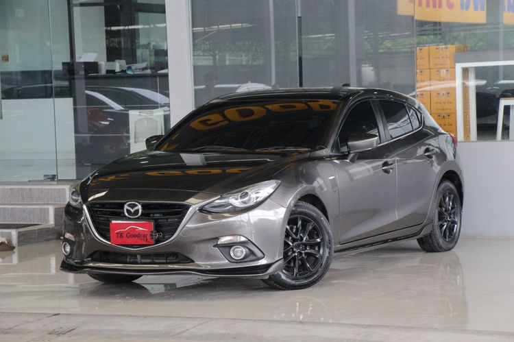 รถ Mazda Mazda3 2.0 S Sports สี น้ำตาล
