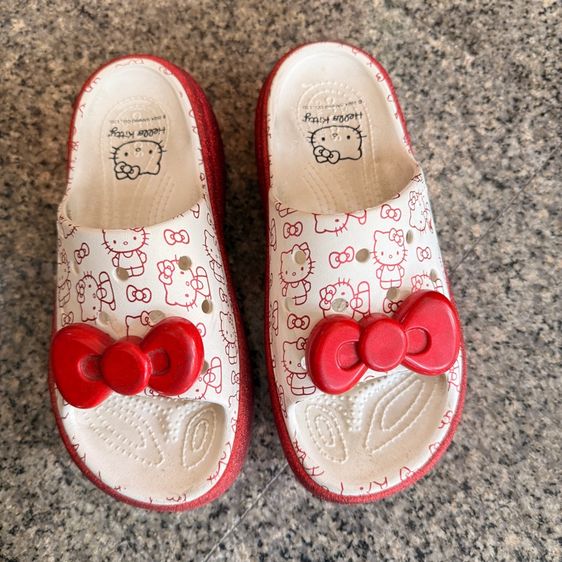 รองเท้า crocs kitty (limited) ของแท้ รูปที่ 2
