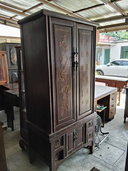ตู้โชร์จีนปั้นลักแกะลายของโบราณสภาพดี