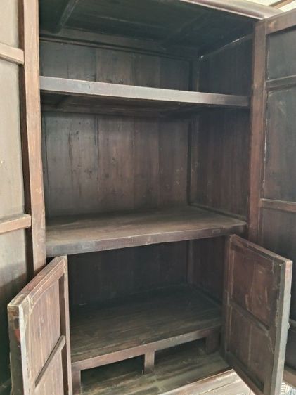 ตู้โชร์จีนปั้นลักแกะลายของโบราณสภาพดี รูปที่ 3