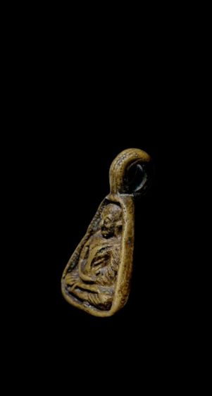 หลวงพ่อ​เงิน​ วัดบางคลาน​ เหรียญ​หล่อ​จอบเล็ก​ เนื้อ​ทองเหลือง​ออกโซนเขียว​ ซอกลึกน่าดู​ รูปที่ 3