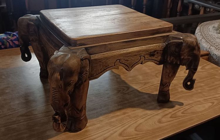 โต๊ะเตี้ย ขาทรงหัวช้าง
