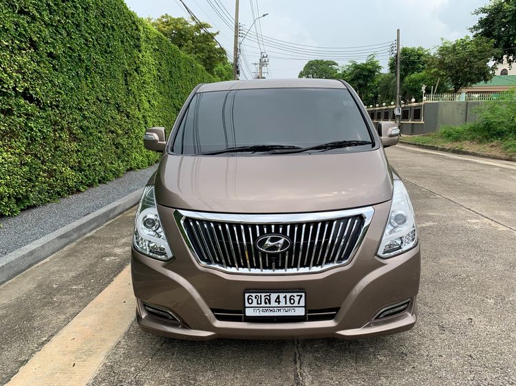 Hyundai Grand Starex 2017 2.5 VIP Van ดีเซล ไม่ติดแก๊ส เกียร์อัตโนมัติ น้ำตาล รูปที่ 2